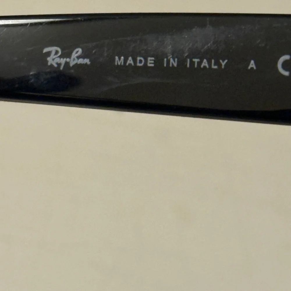 Ray-Ban elegant ray